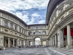 Uffizi Gallery: Guided Tour + Walking Tour